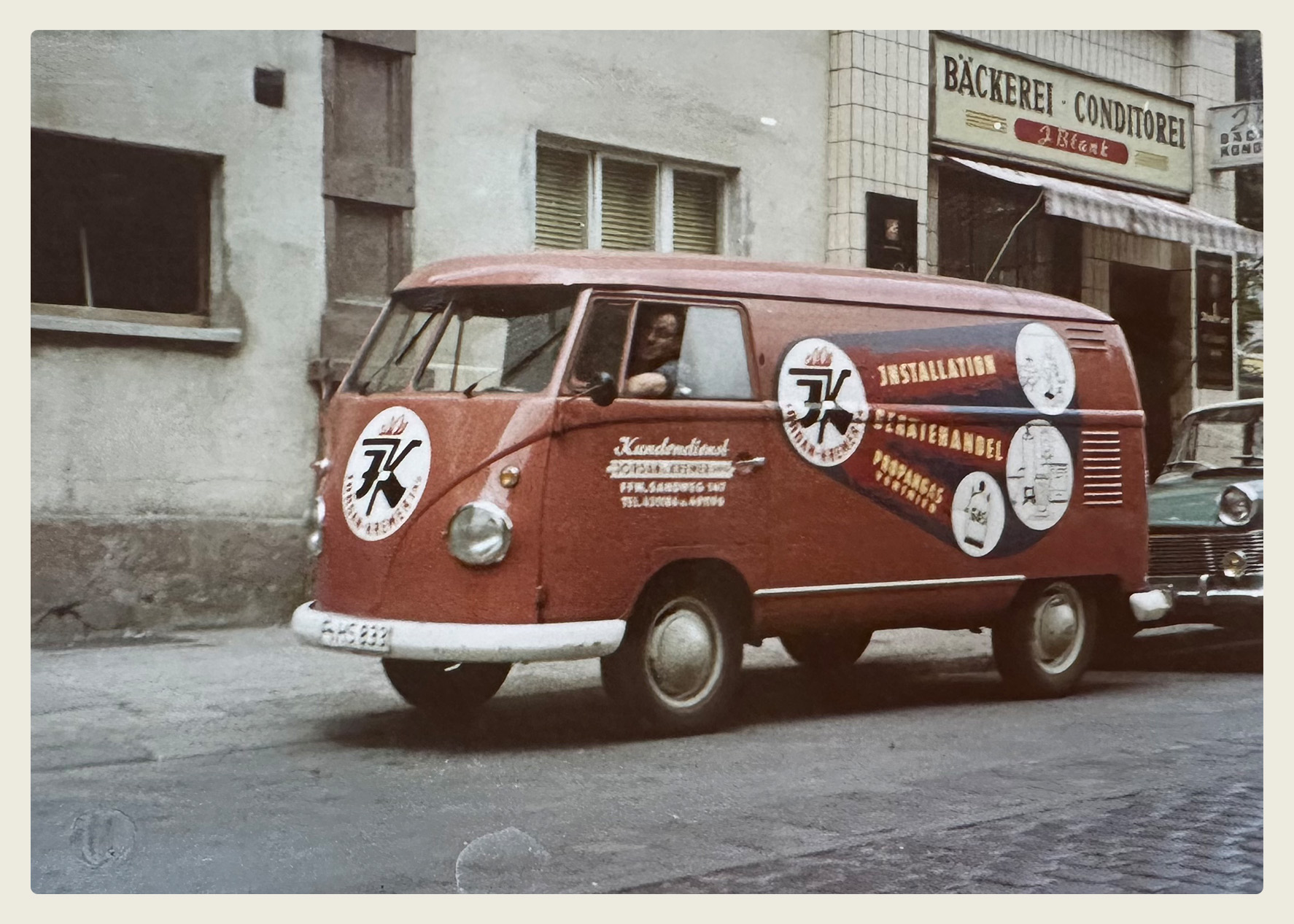 Historischer Bus der Firma Jordan & Kremer, historische Aufnahme aus dem Archiv